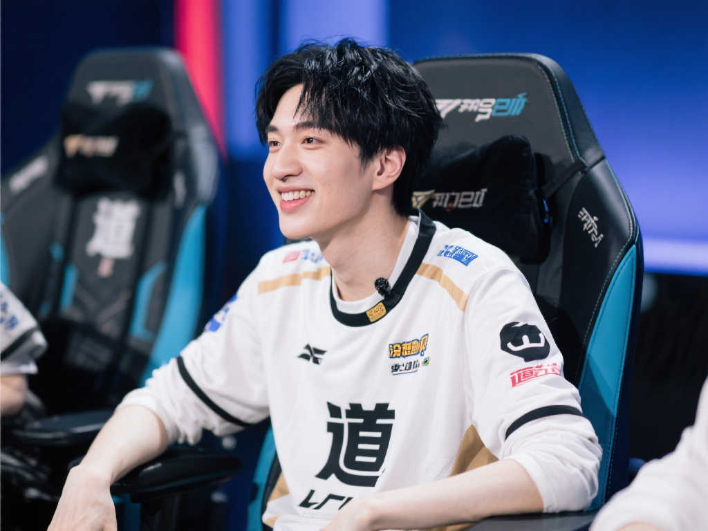 为众人关注 为众人关注