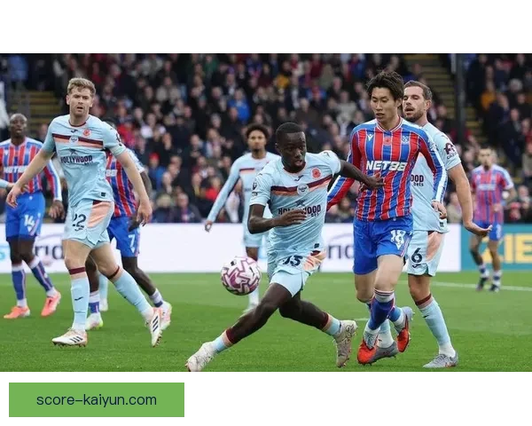 英超水晶宫球迷抗议活动引发广泛关注与讨论